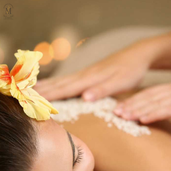 Body polishing treatment for smooth and glowing skin