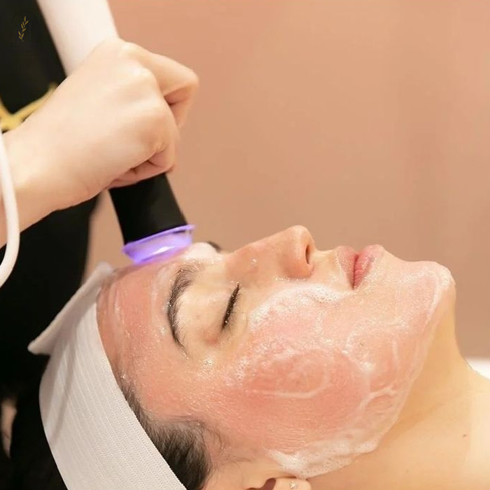 OxyGeneo facial treatment session for skin glow